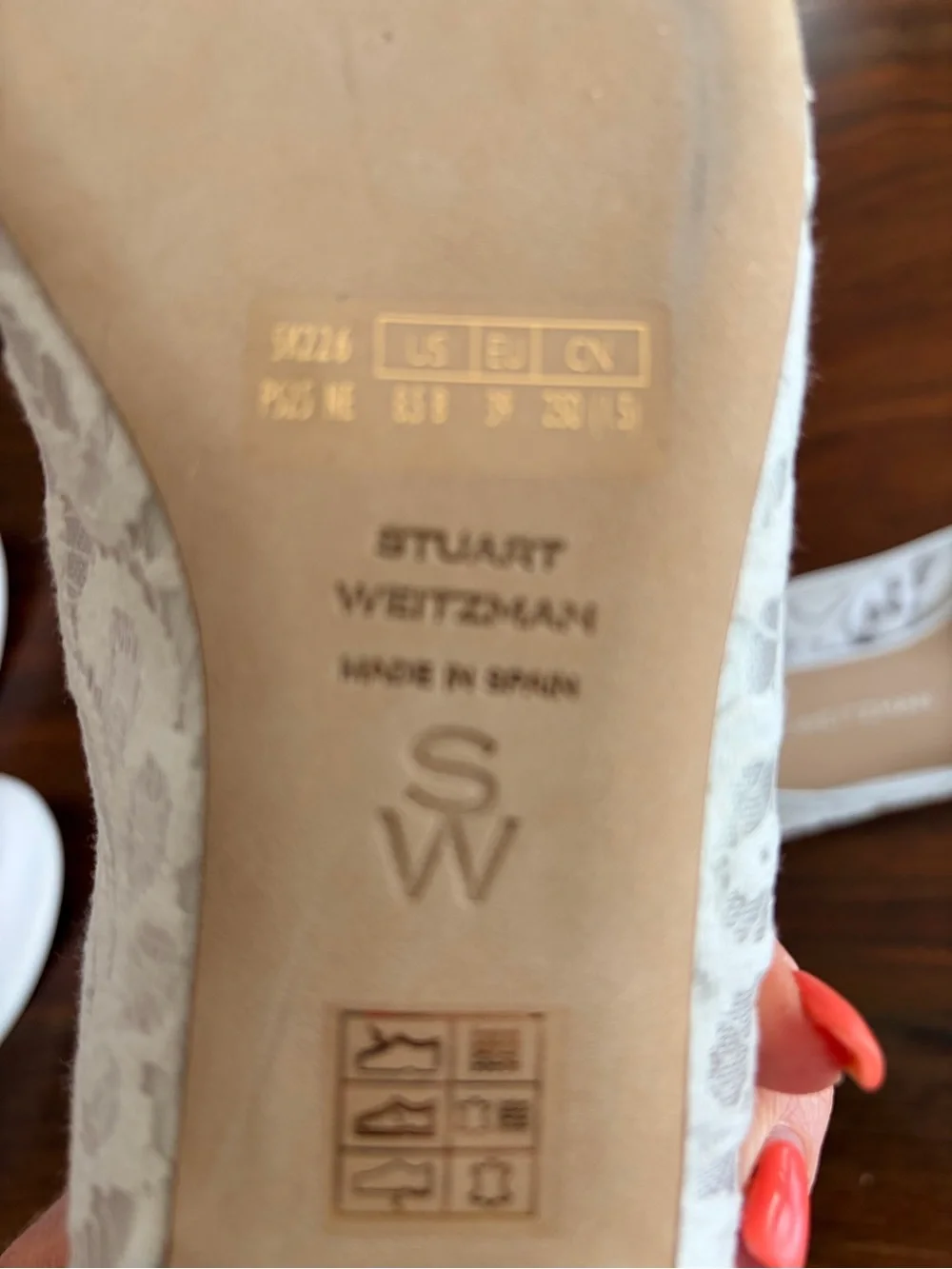 Stuart Weitzman Ivory Lace Ballet Flats with Bow - Picture 5 of 10